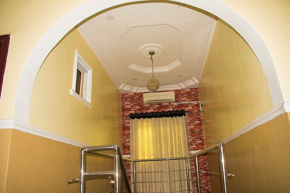 Фото Crestview Hotel & Suites