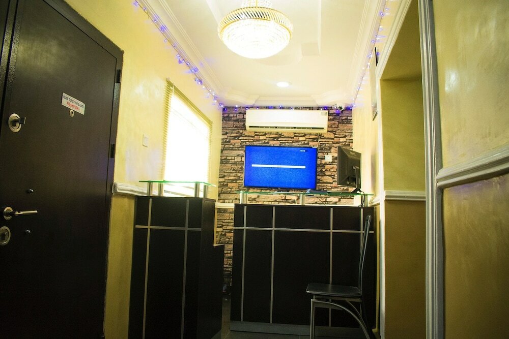 Фото Crestview Hotel & Suites