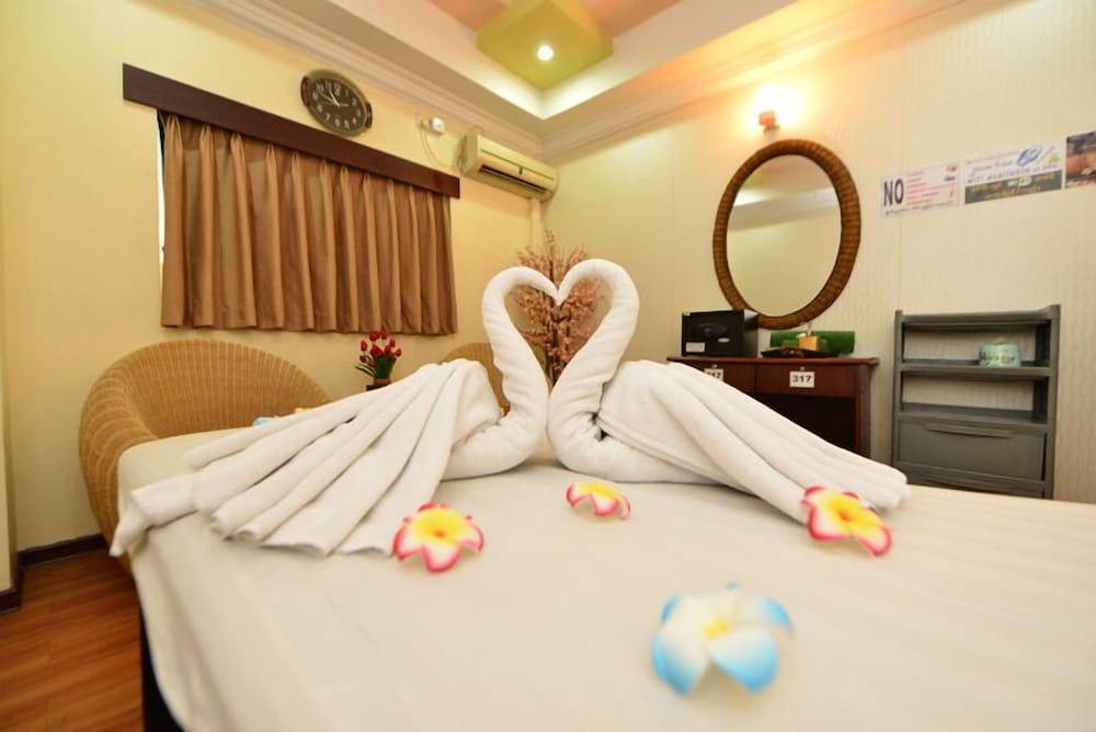 Фото Hotel Shwe Gone Daing