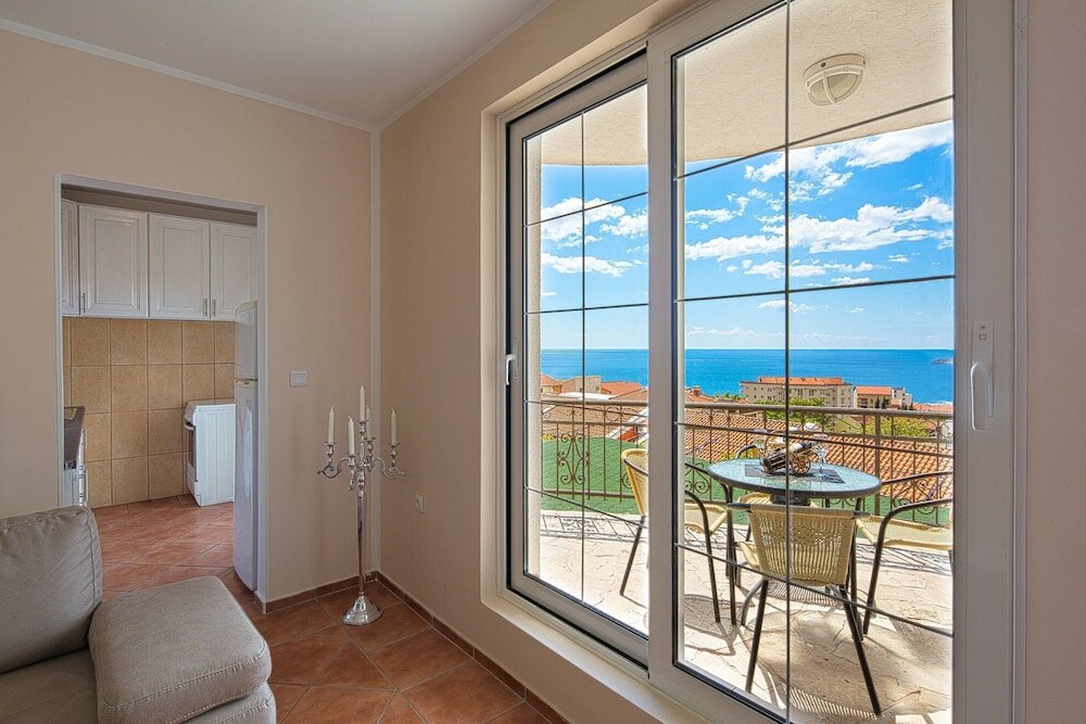 Фото Adriatic Hill Apartments