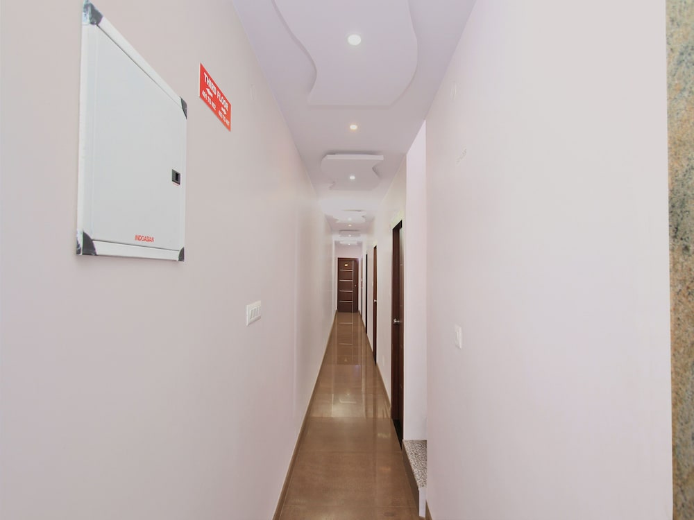 Фото Oyo 12153 Hotel B S International