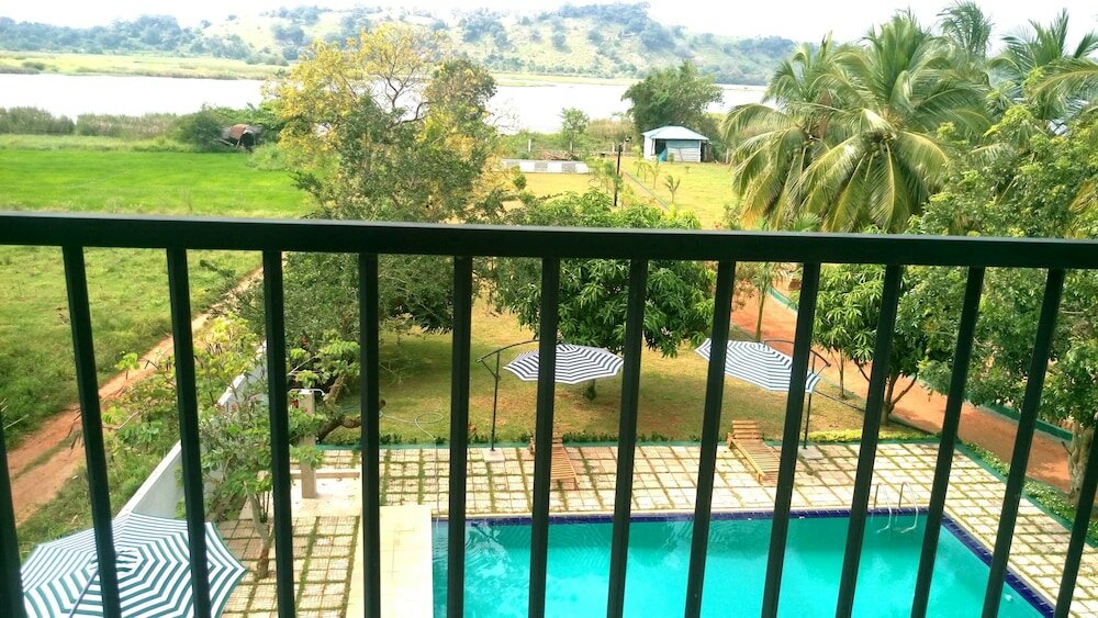 Фото Layathraa Lake View Resort