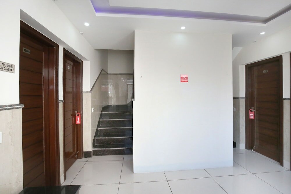 Фото Oyo 9420 Hotel Silver Palm