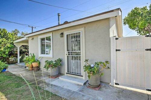 Гостиница Quaint Long Beach Apt ~ 9 Mi to Beach Access! в Карсоне