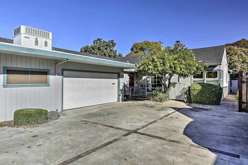 Гостиница Great Bay Area Home, 12 Mi to Downtown San Jose! в Саннивейле
