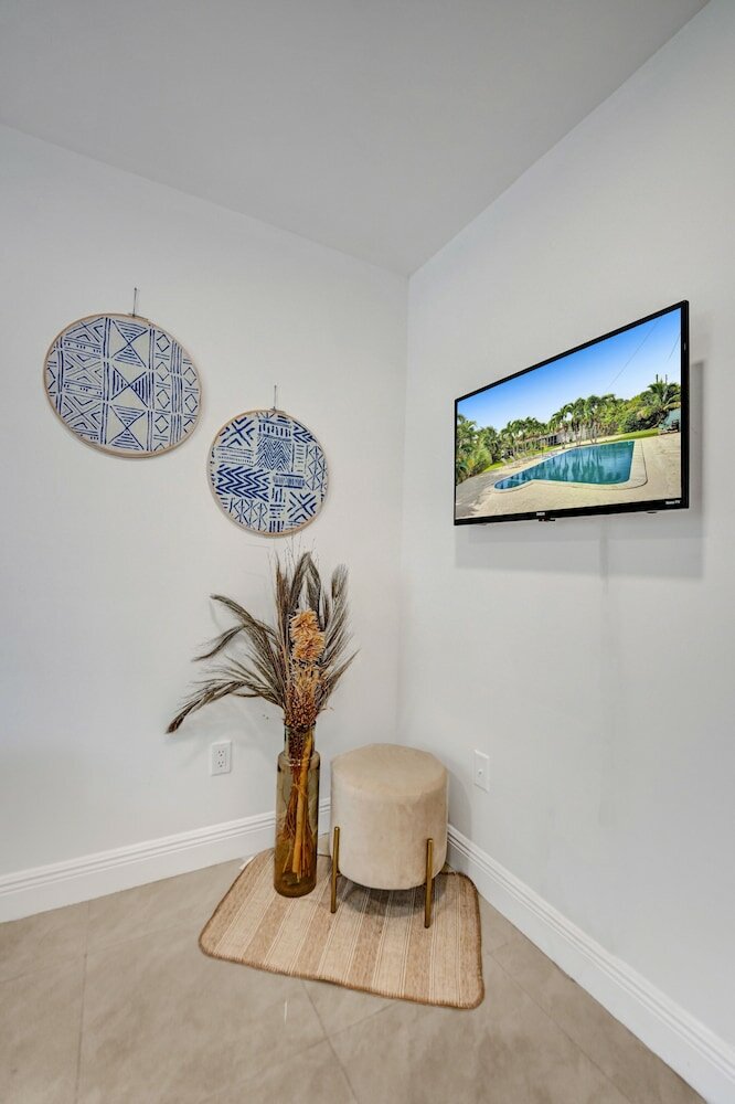 Фото Casa Lago Waterfront Home & Pool Near Hard Rock Casino