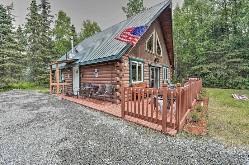 Гостиница Blind Bear Lodge ~ 1 Mile to Kenai River Fishing! в Кенае