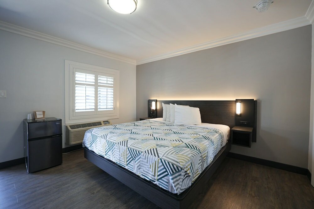 Фото Motel 6 Tustin, Ca – Orange County