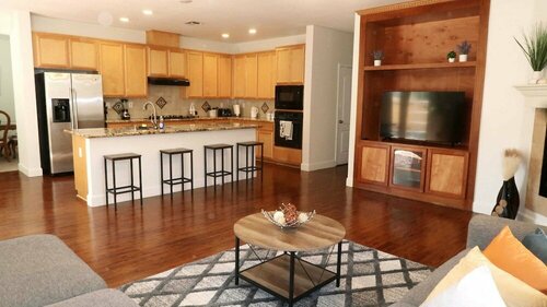 Гостиница Lago в Вест Сакраменто