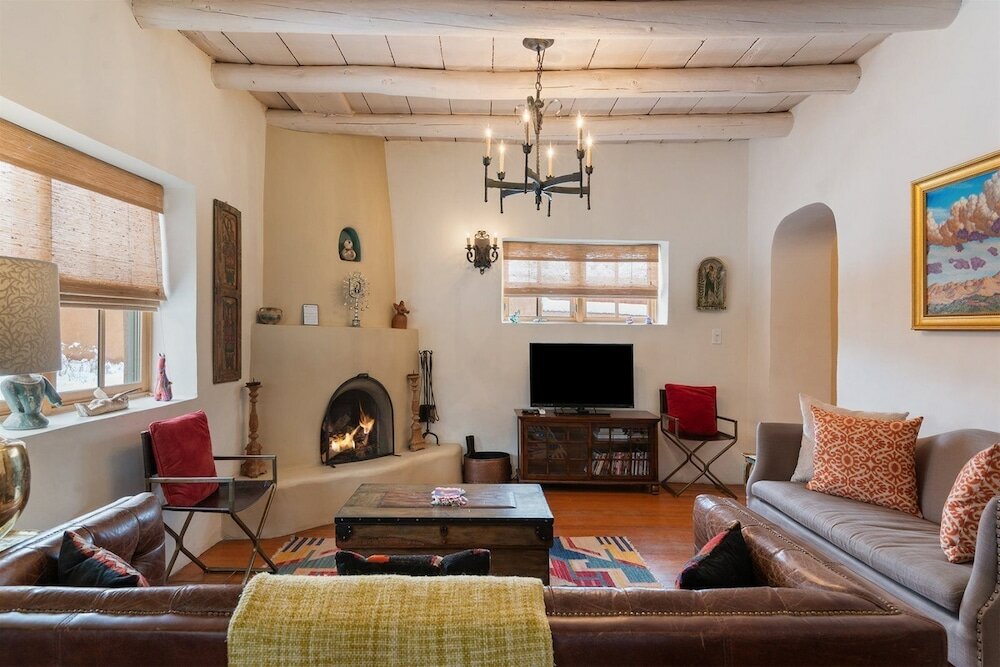 Фото Tecolote - Authentic Home Right Next to The Plaza, Hot Tub, Roof Deck