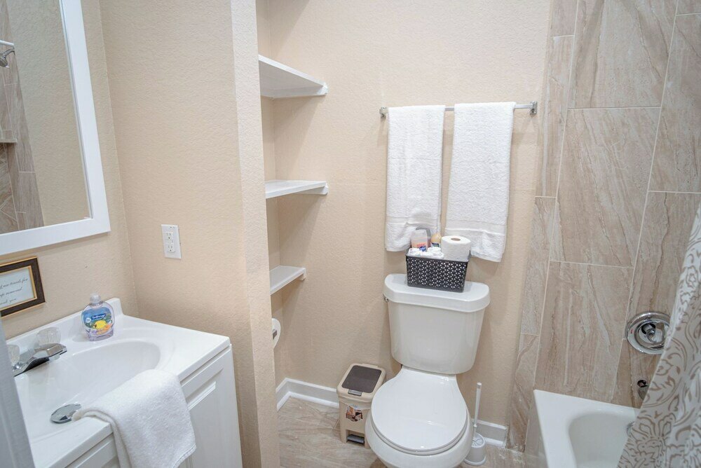 Фото 3br/2ba Remodeled House Near Downtown