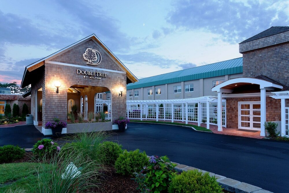 Фото Doubletree by Hilton Cape Cod - Hyannis