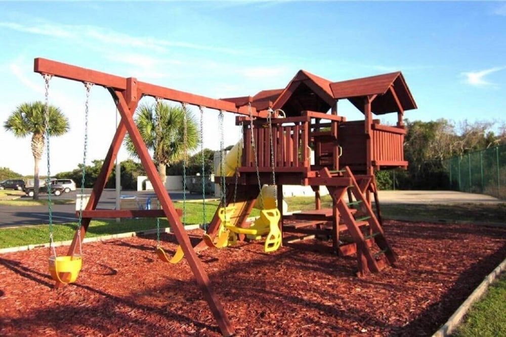 Фото Sleeps 6, Ocean View Condo, 4 Heated Pools - Summerhouse 232