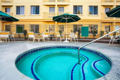 Гостиница La Quinta Inn & Suites by Wyndham Tucson Airport