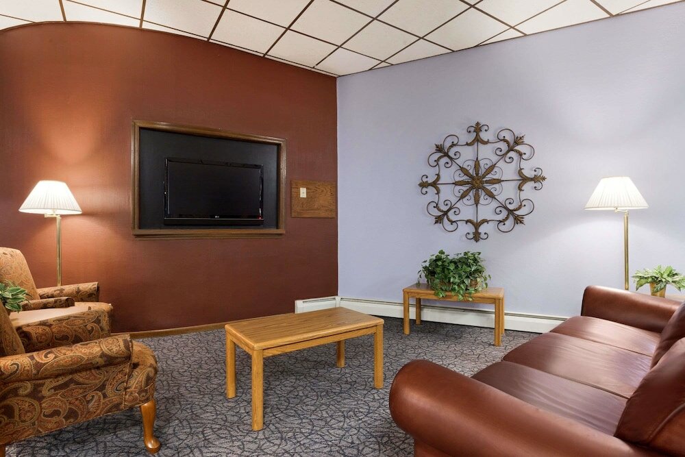 Фото Travelodge by Wyndham Motel of St Cloud