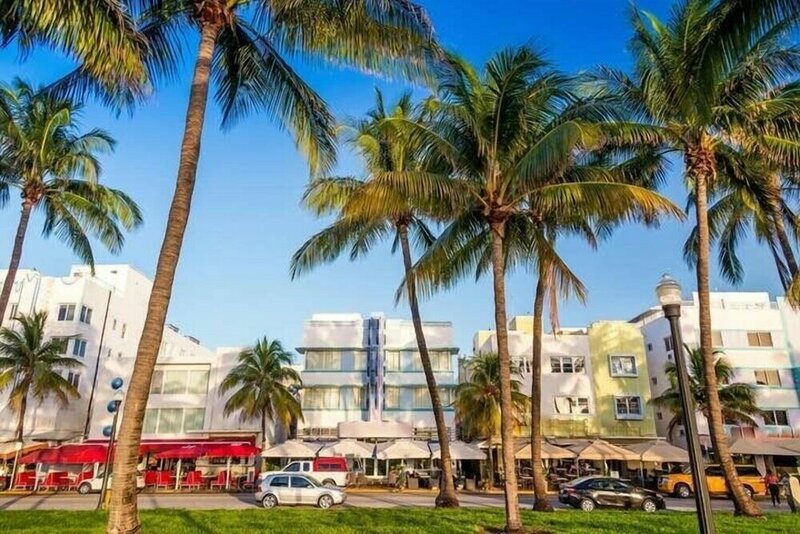 Гостиница 2Bed 2Bath with Patio on 11 Collins ave в Майами-Бич