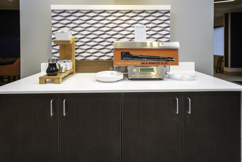 Фото Holiday Inn Express Hotel & Suites Atlanta Johns Creek, an Ihg Hotel