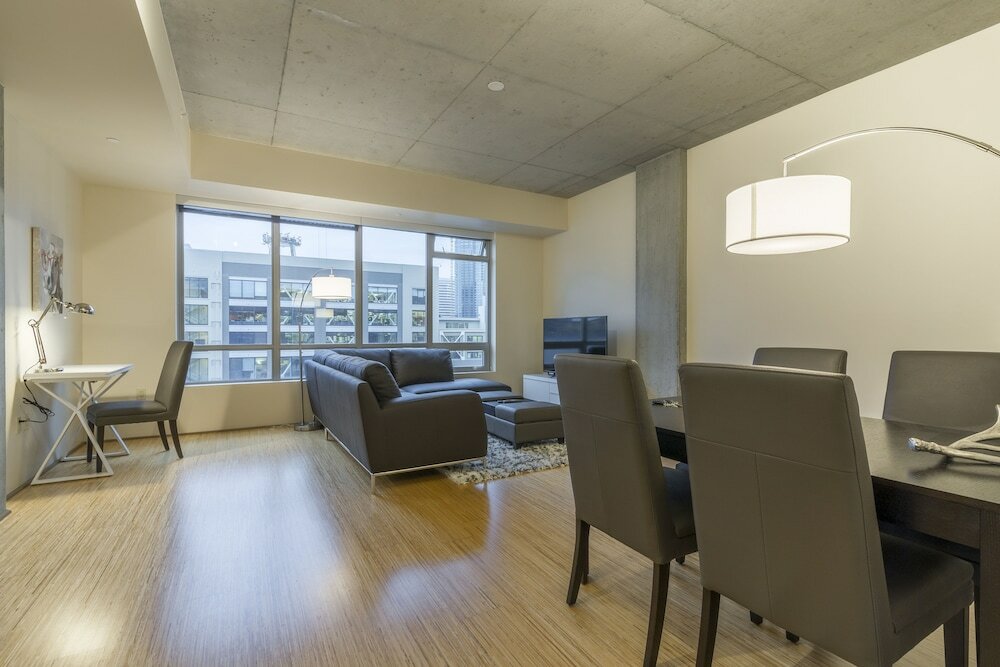 Фото Domicile Suites at Mark on 8th