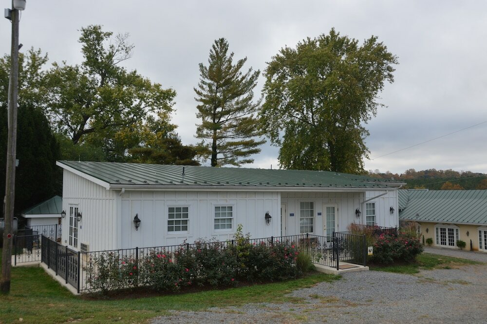 Фото Briar Patch Bed & Breakfast Inn