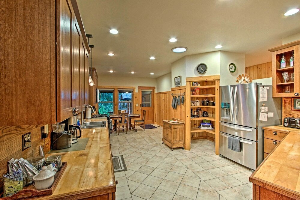 Фото Cabin + Studio: 5 Mi to Mt Rainier Nat'l Park