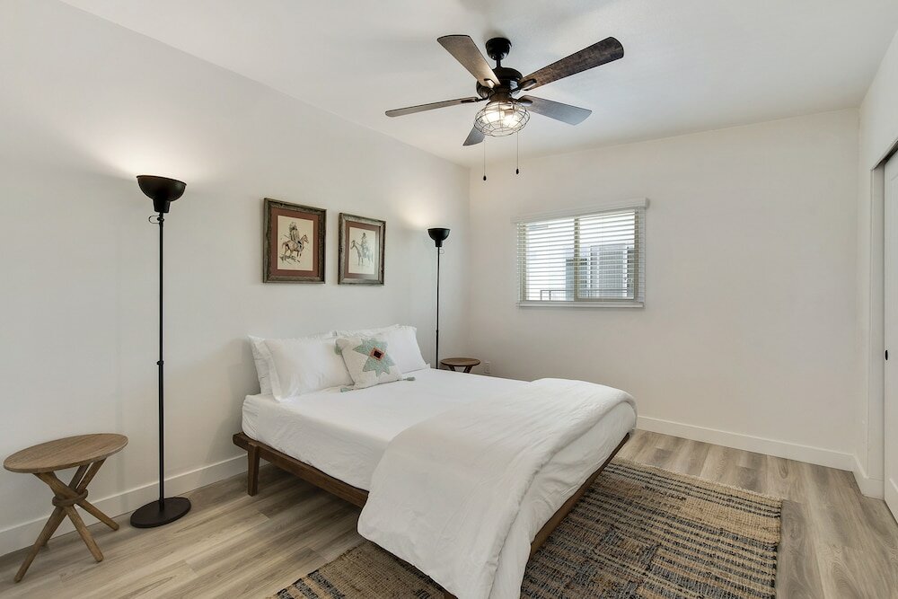 Фото Loren at The Sophia Heated Pool Gym