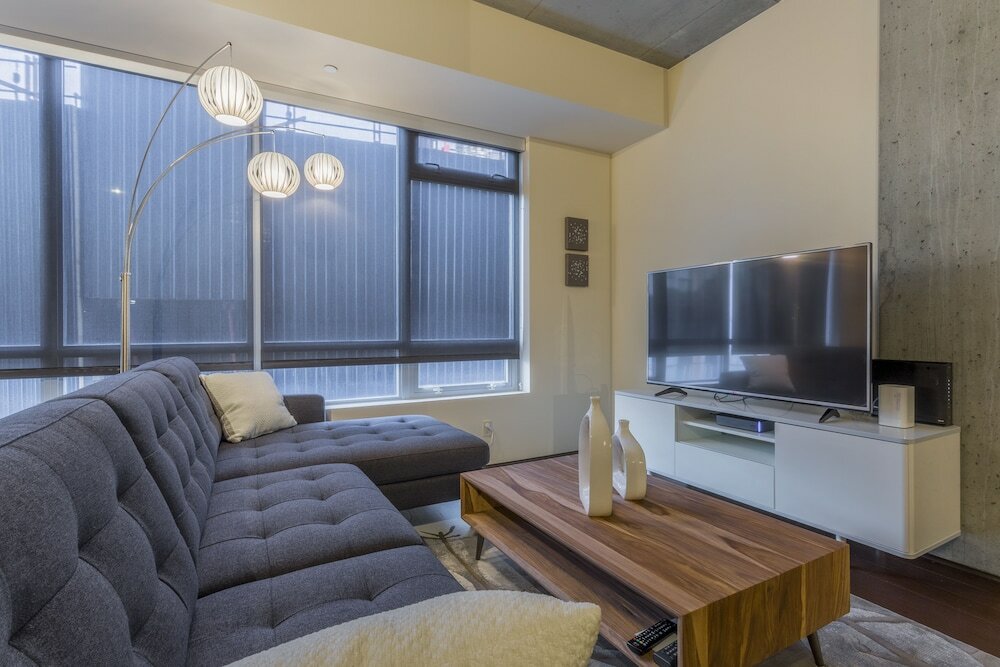 Фото Domicile Suites at Mark on 8th