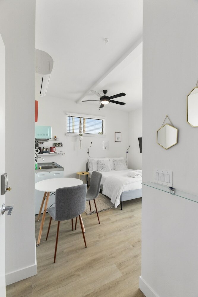 Фото Primo Old Town Location with Heated Pool