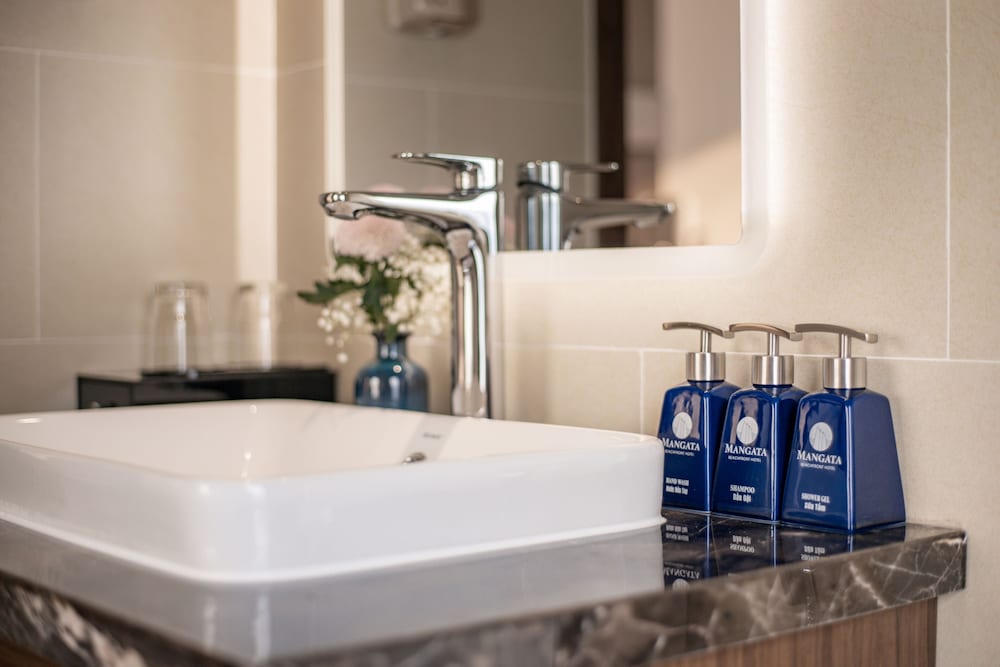 Фото Mangata Beachfront Hotel