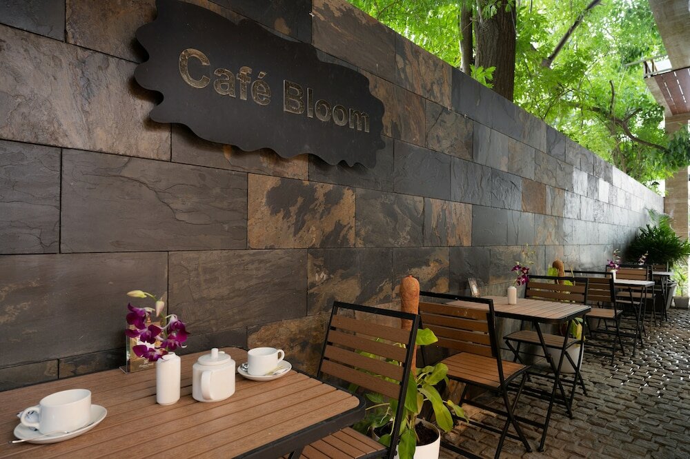 Фото Lazdana Hotel Bangalore