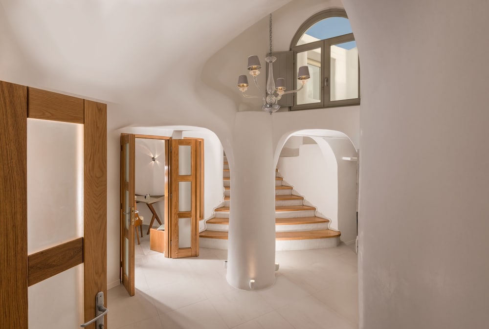 Фото Elite Luxury Suites