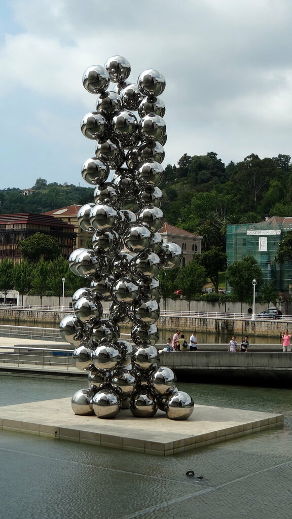 Landmark, attraction Tall Tree And The Eye, Bilbao, photo