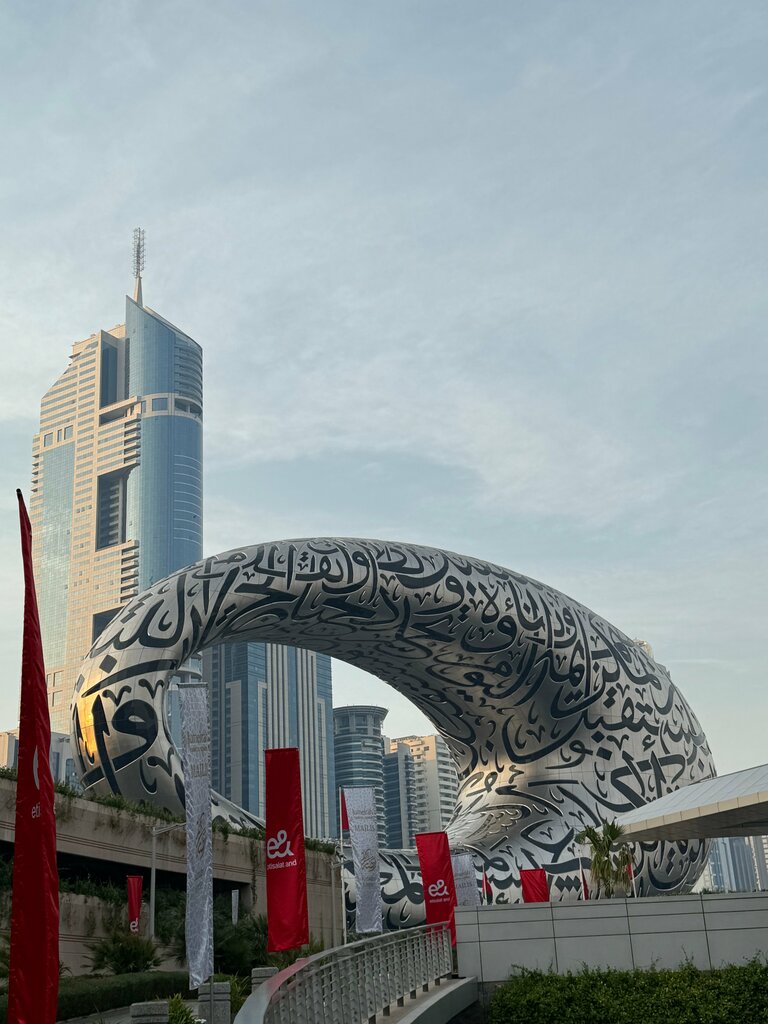 Shopping mall Emirates Towers Boulevard, Dubai, photo