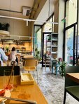 June (Gospodar Jevremova Street, 25), cafe