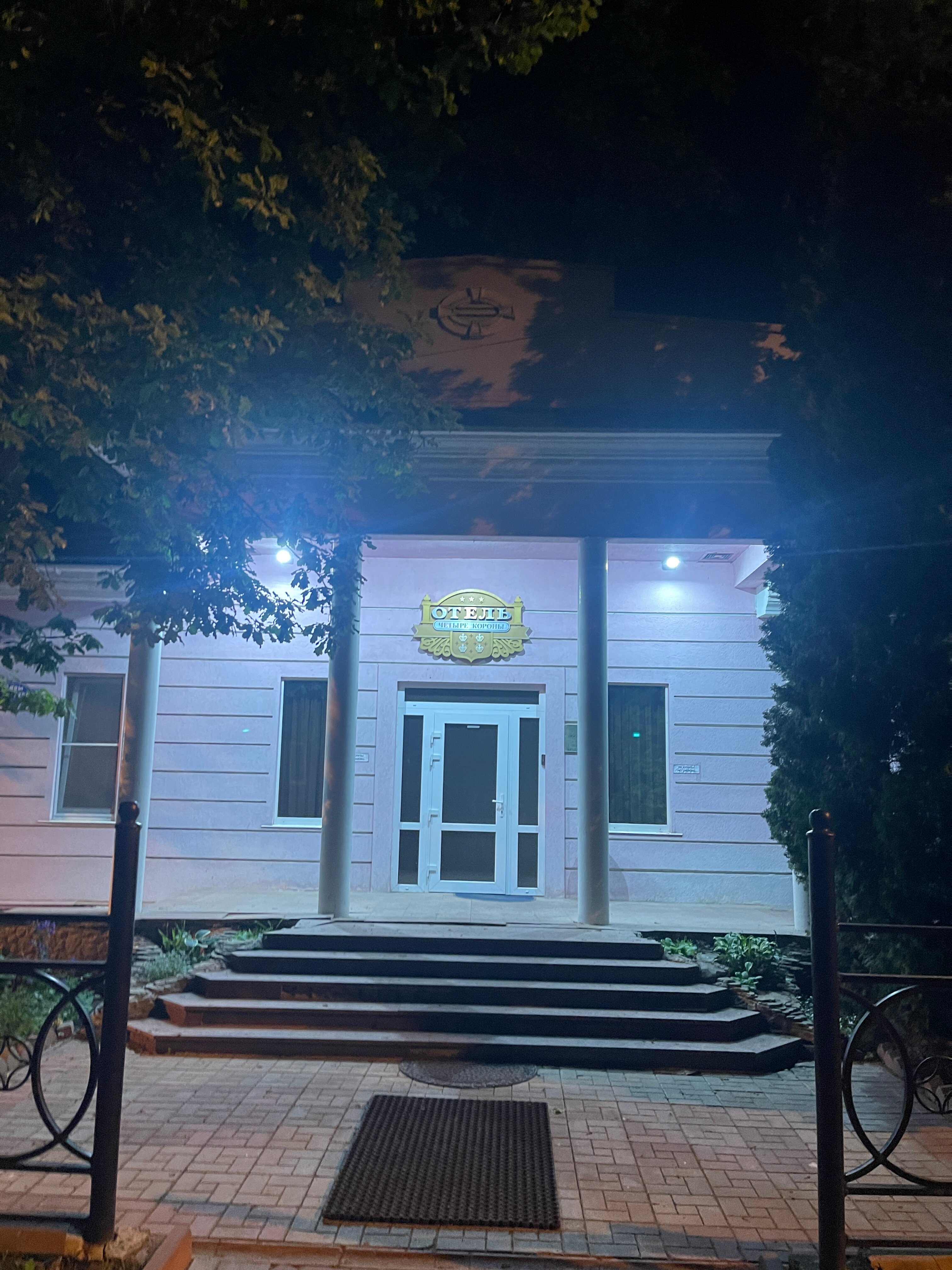 Фото Четыре короны