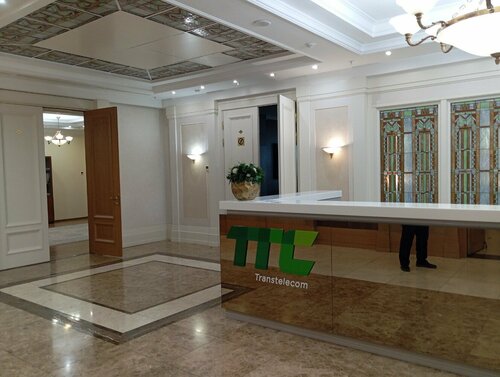 Ол мас әйелді бұталарға бұрады