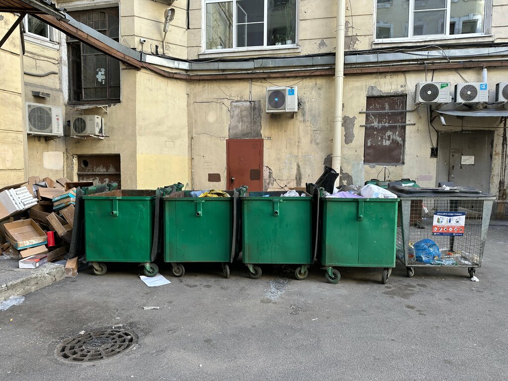 Waste sorting Пункт приема пластика, металла, Saint Petersburg, photo