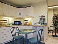 Фото Super 8 by Wyndham Seguin