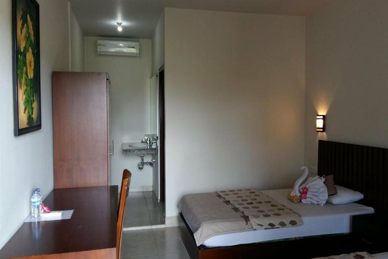 Фото Desak Putu Putra Homestay