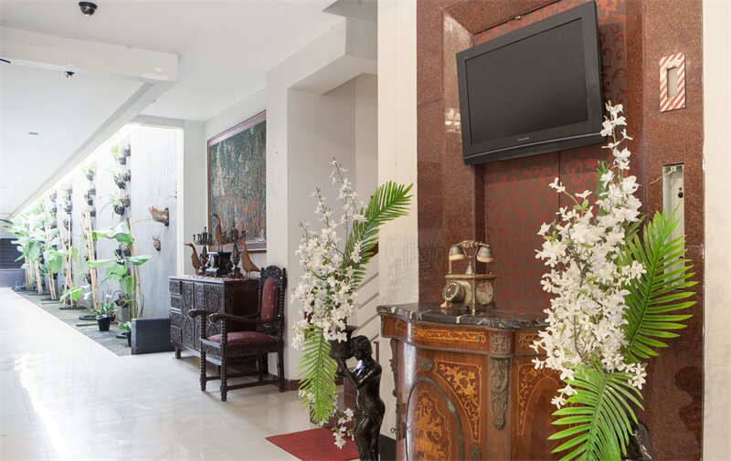 Фото RedDoorz Near Trans Studio Mall 3