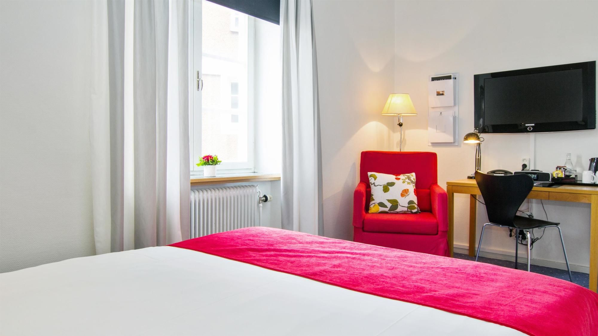 Фото Hotel Bishops Arms Strängnäs