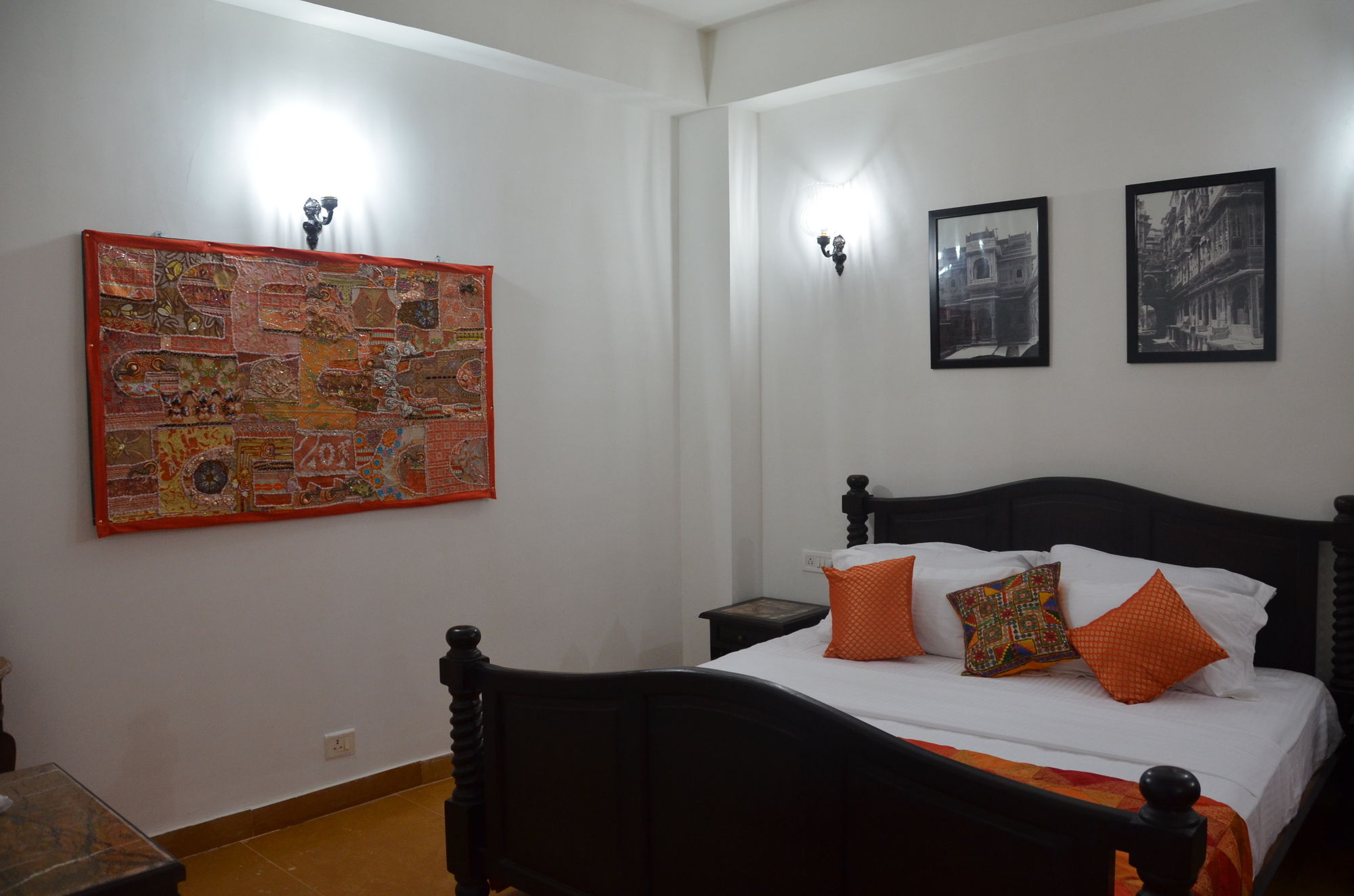 Фото The Golden House