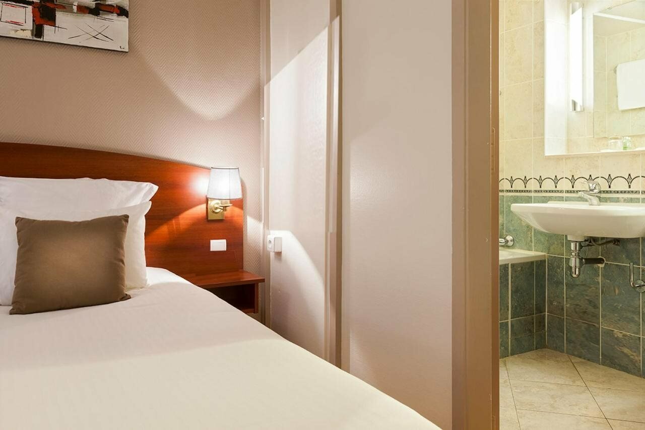 Фото Hôtel des Arcades Cachan