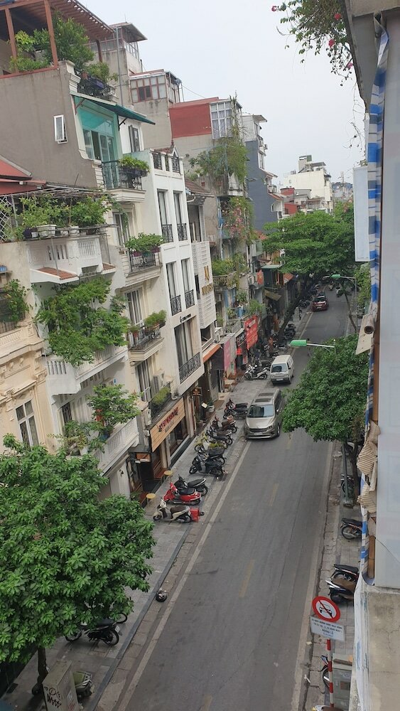 Фото Golden Moon Suite Hotel