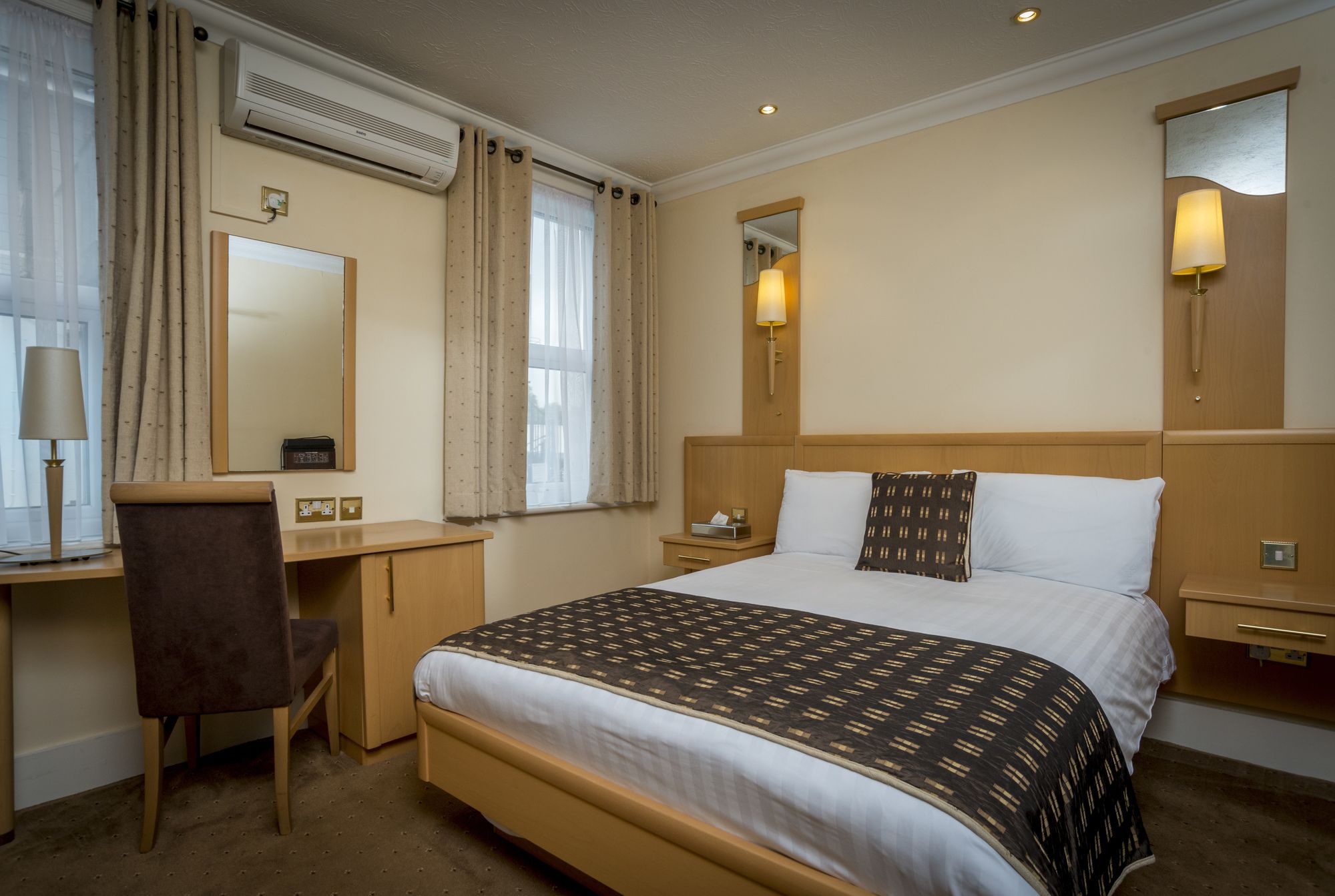 Фото The Windsor Hotel