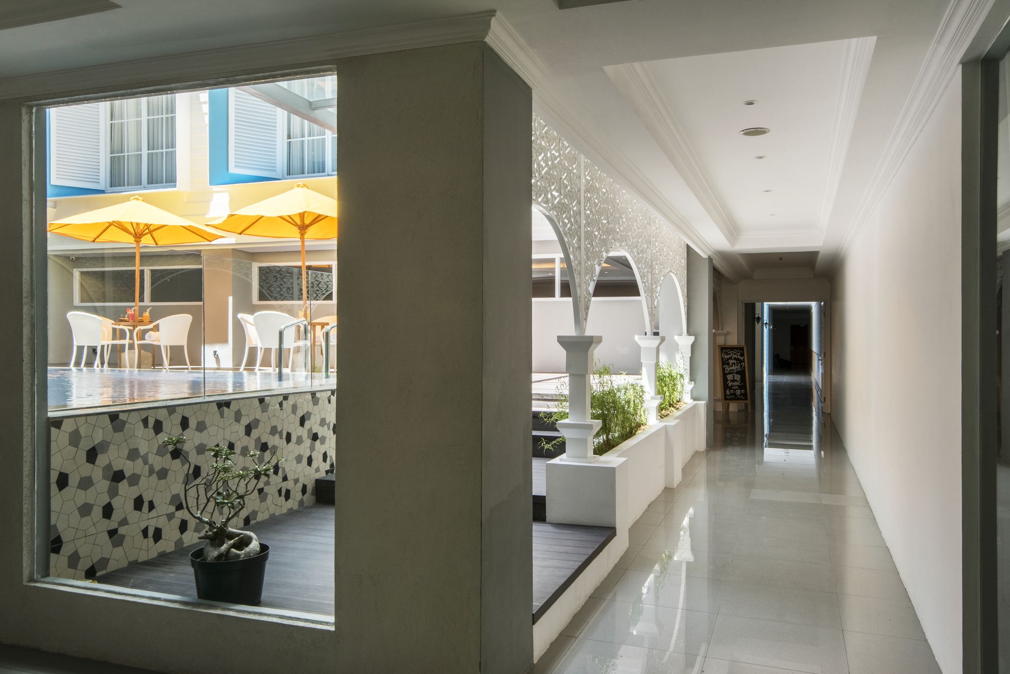 Фото Yan's House Hotel