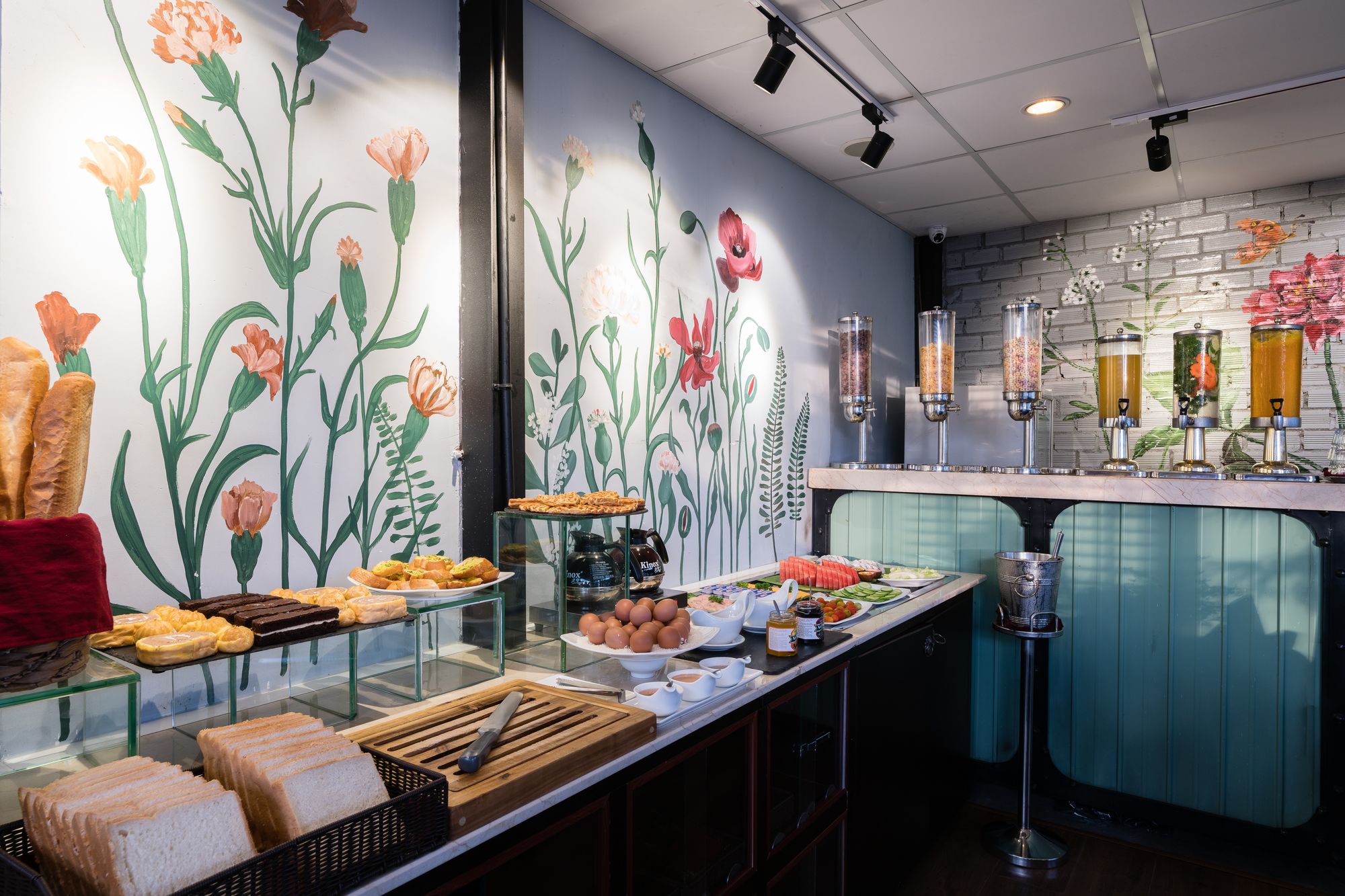 Фото Asian Ruby Center Point Hotel & Spa