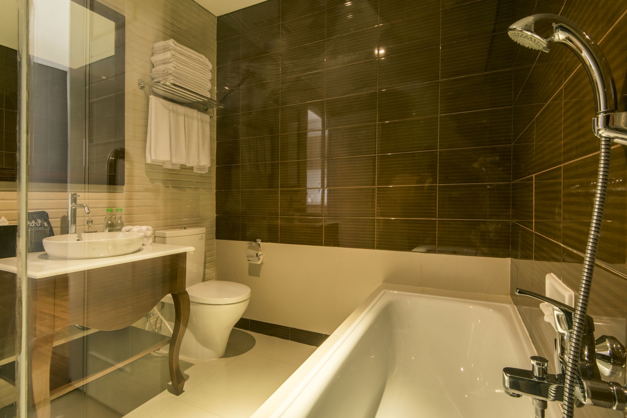 Фото Yan's House Hotel