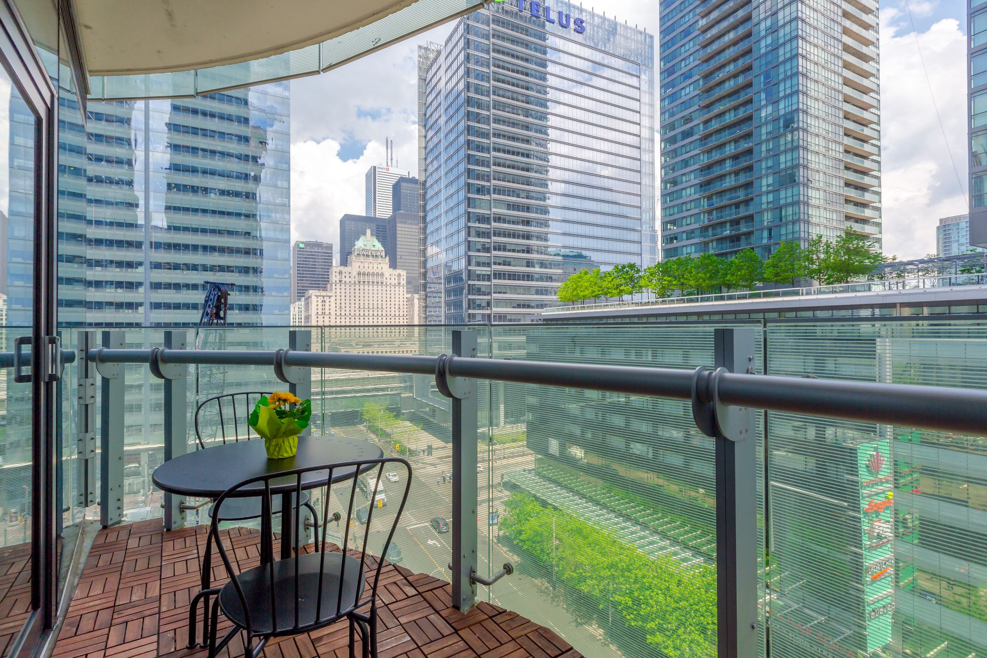 Фото Noel Suites-York St and Lakeshore Blvd