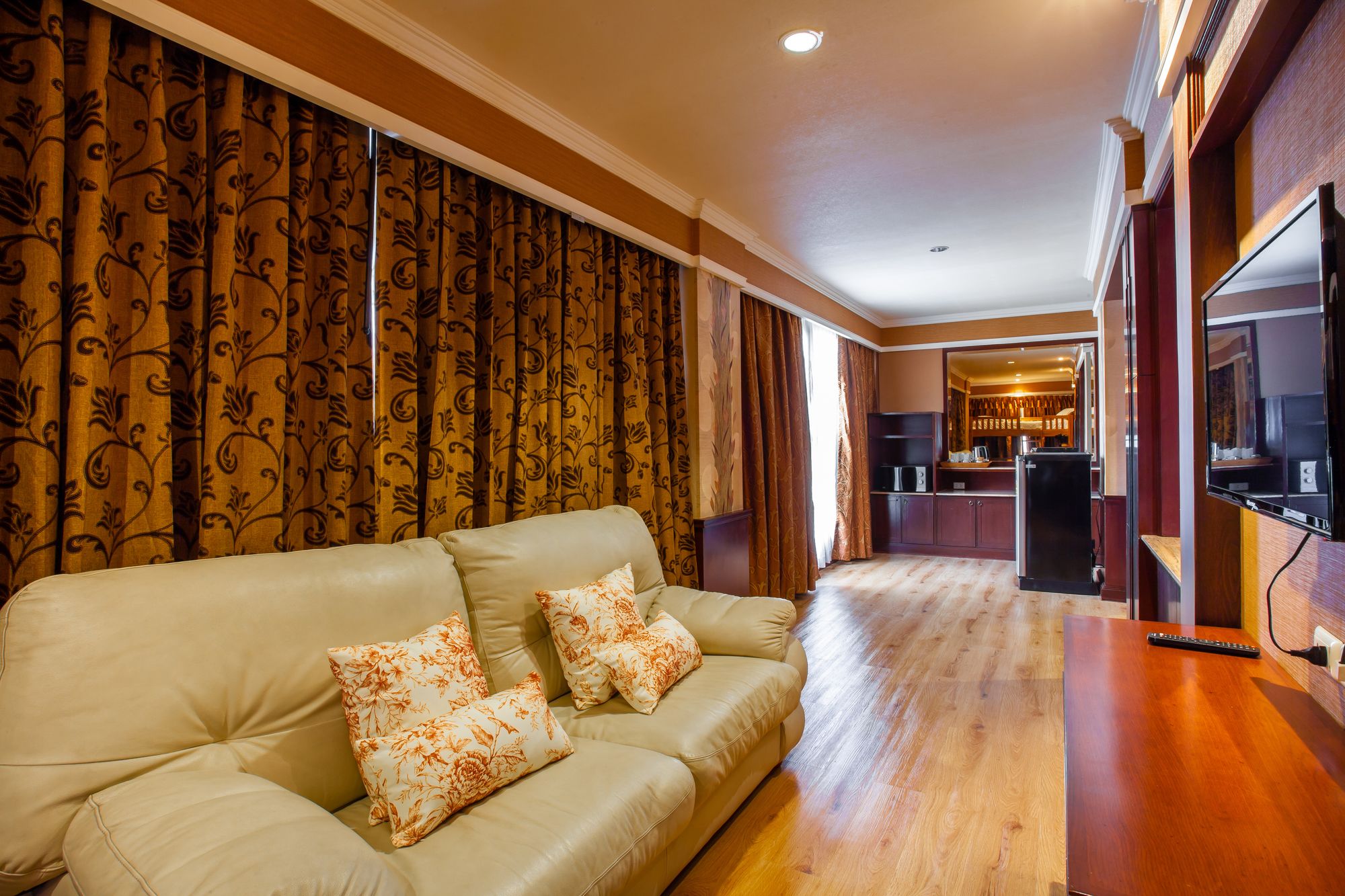 Фото Floral Hotel · Dolphin Circle Pattaya