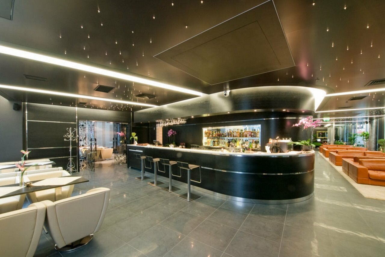 Фото Royal Square Hotel & Suites